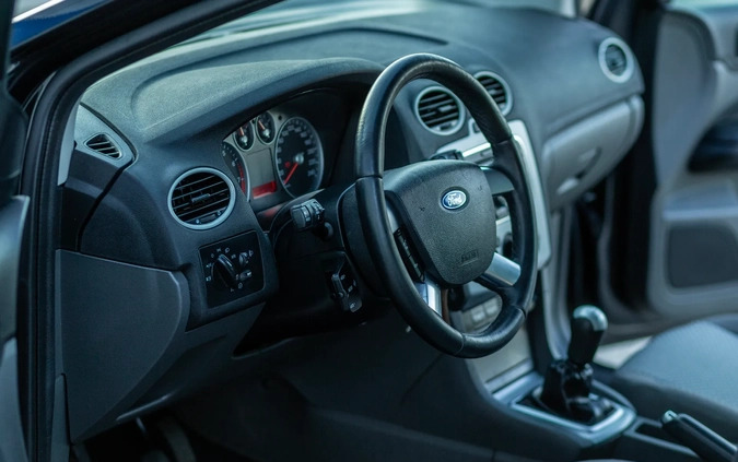 Ford Focus cena 11500 przebieg: 181569, rok produkcji 2007 z Góra małe 667